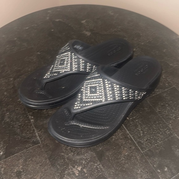 Croc’s Women’s Black Montarey Shimmer Embellished Thing Flip Flop Sandals Sz 10 - Picture 5 of 6